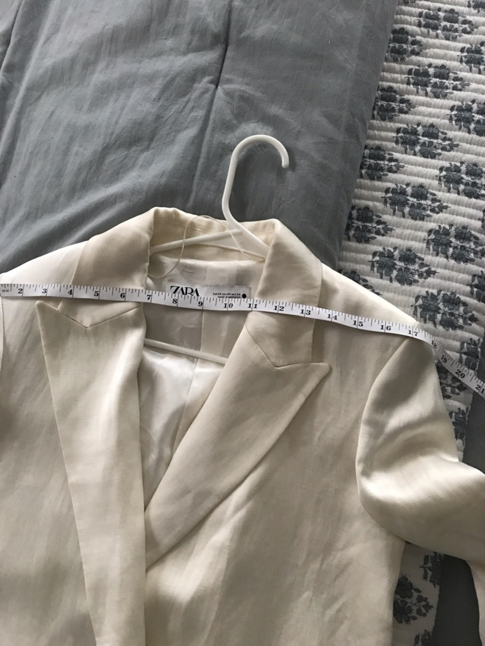 ZARA Off-White Double-Breasted satin blazer - Picture 4 of 5